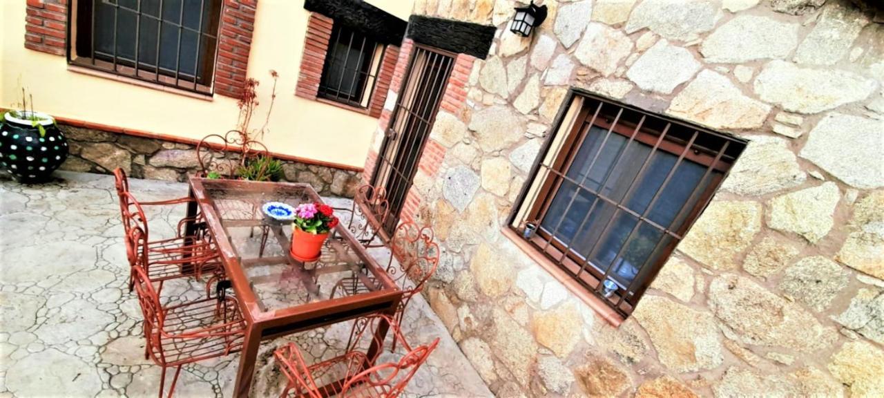 Apartamentos La Rosa Y El Pastor Guijo de Santa Barbara Bagian luar foto